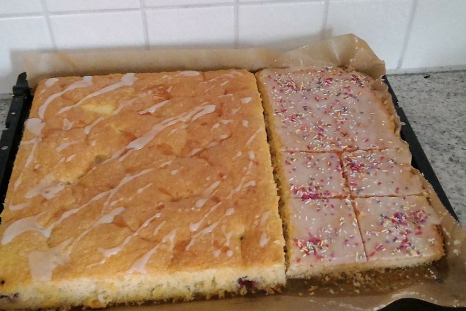 Fantakuchen mit Kirschen