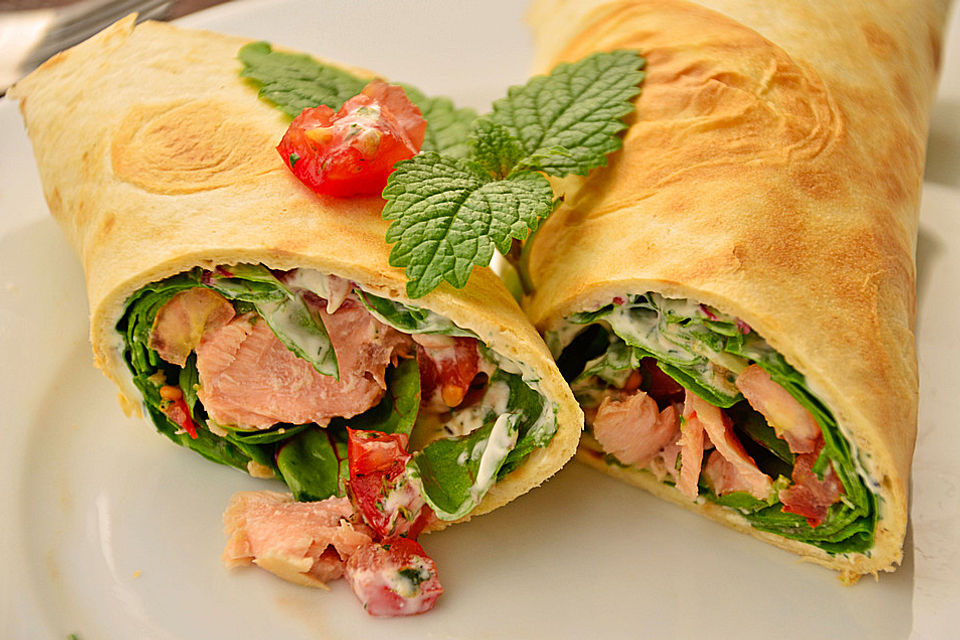 Wraps mit Lachs und Zitronen-Quark-Dip