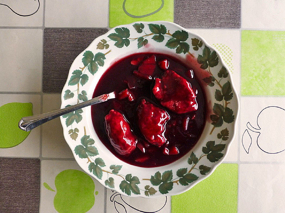 Fliederbeersuppe mit Grießklößen von cj83| Chefkoch