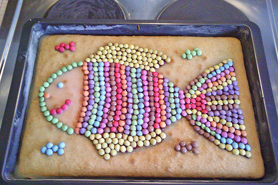 Lustiger Kinderkuchen mit Smarties