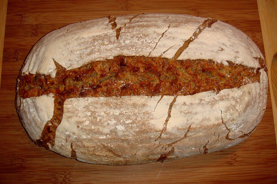 Dinkel-Mischbrot mit herzhafter Kruste