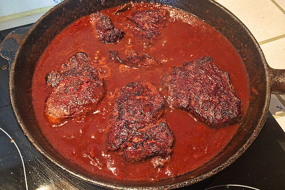 Pferdesteak mit pikanter Zwiebelsoße