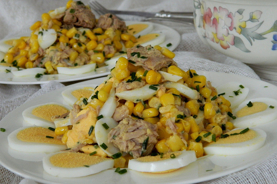 Eiersalat mit Mais und Thunfisch