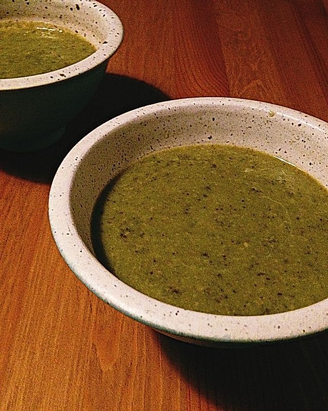 Grüner Spargel-Champignon Suppe