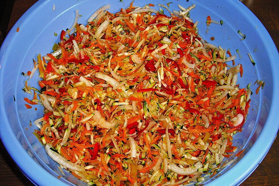 Puszta-Salat in Gläsern