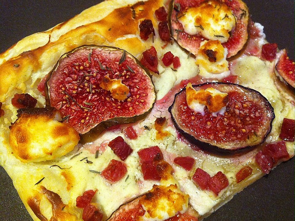 Flammkuchen mit Feigen und Ziegenfrischkäse von pepples11| Chefkoch