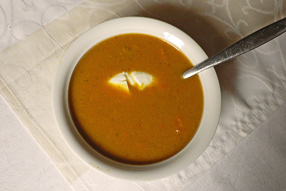 Pfiffige Karottensuppe mit einem Klecks Joghurt