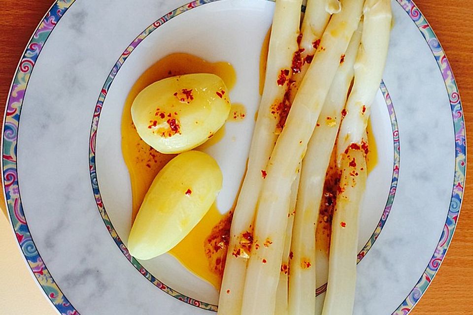 Spargel mit süß-saurer Ingwer-Chili-Sauce