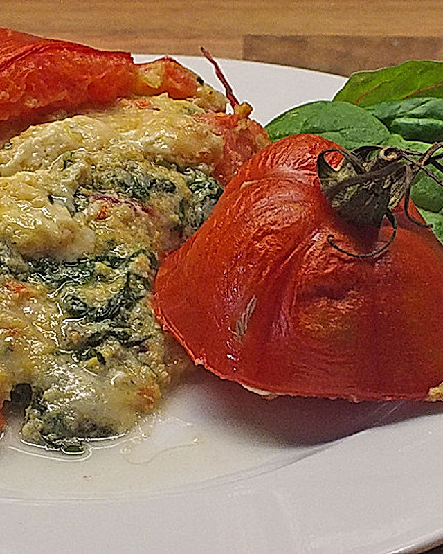 Tomaten mediterran gefüllt mit Käse und Kräutern