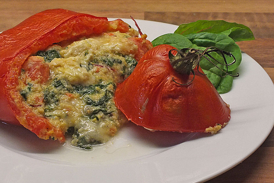 Tomaten mediterran gefüllt mit Käse und Kräutern