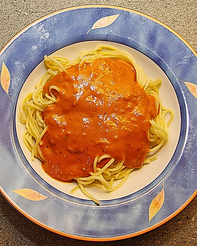 Spaghetti mit Tomatenkäsesoße