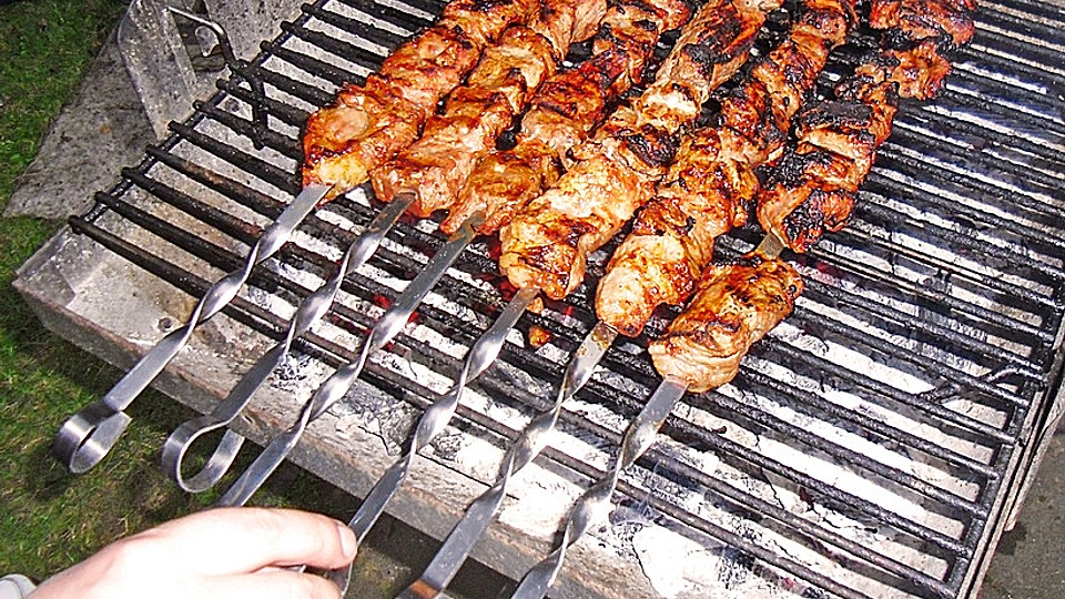 Russischer schaschlik grill