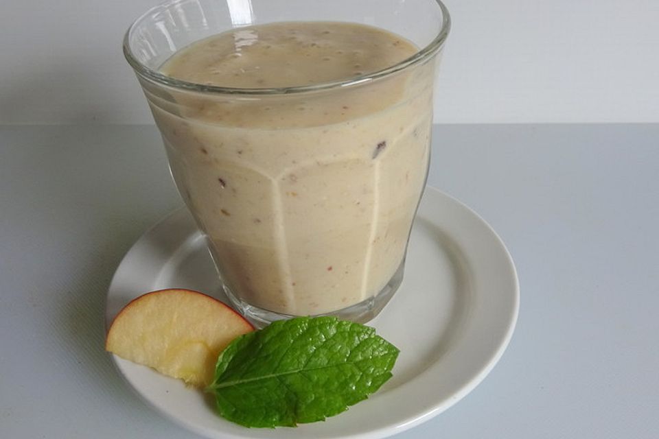 Apfel-Bananen-Müsli-Shake