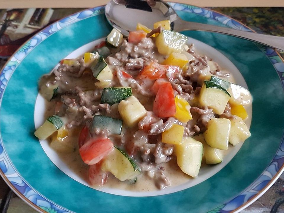 Zucchinigemüse mit Hackfleisch und Nudeln von SannyLo | Chefkoch