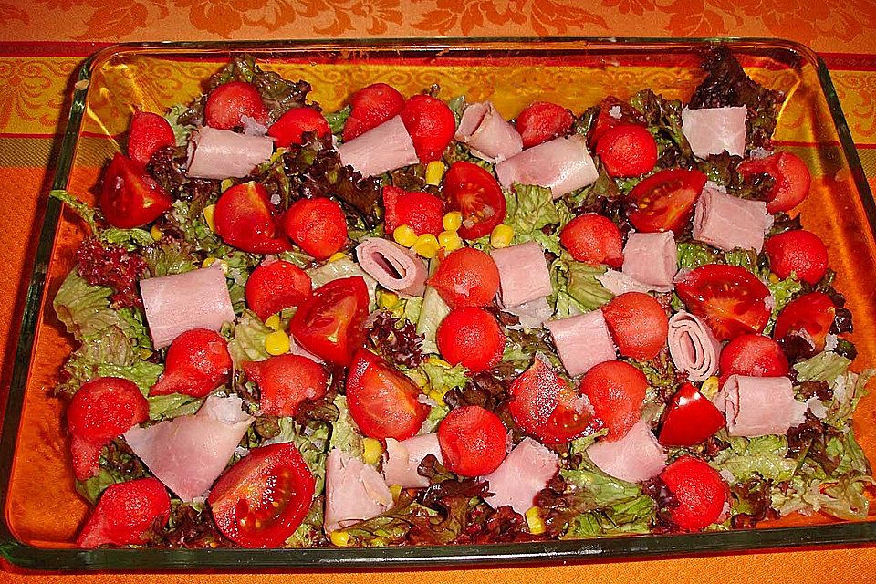 Sommersalat mit Wassermelone und Kochschinken