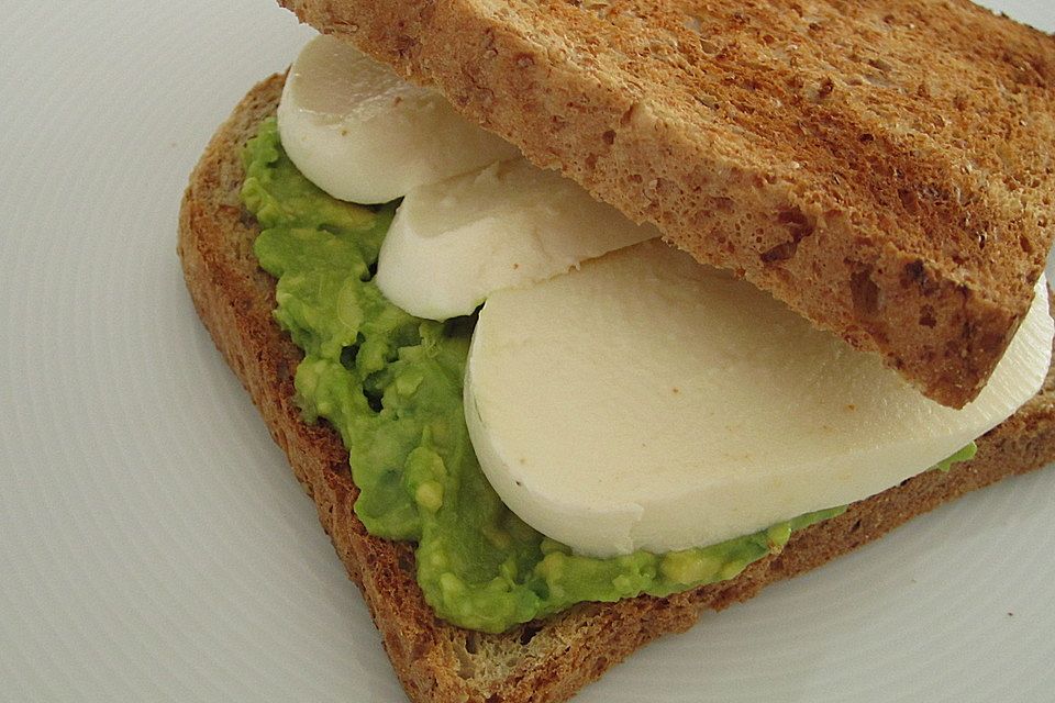 Avocado-Mozzarella-Toast