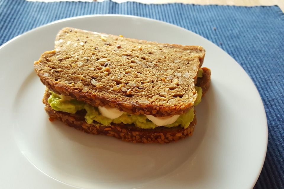 Avocado-Mozzarella-Toast