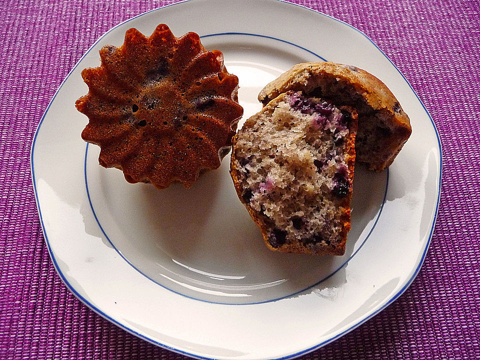 Heidelbeer-Haselnuss-Muffins von PeachPie12| Chefkoch