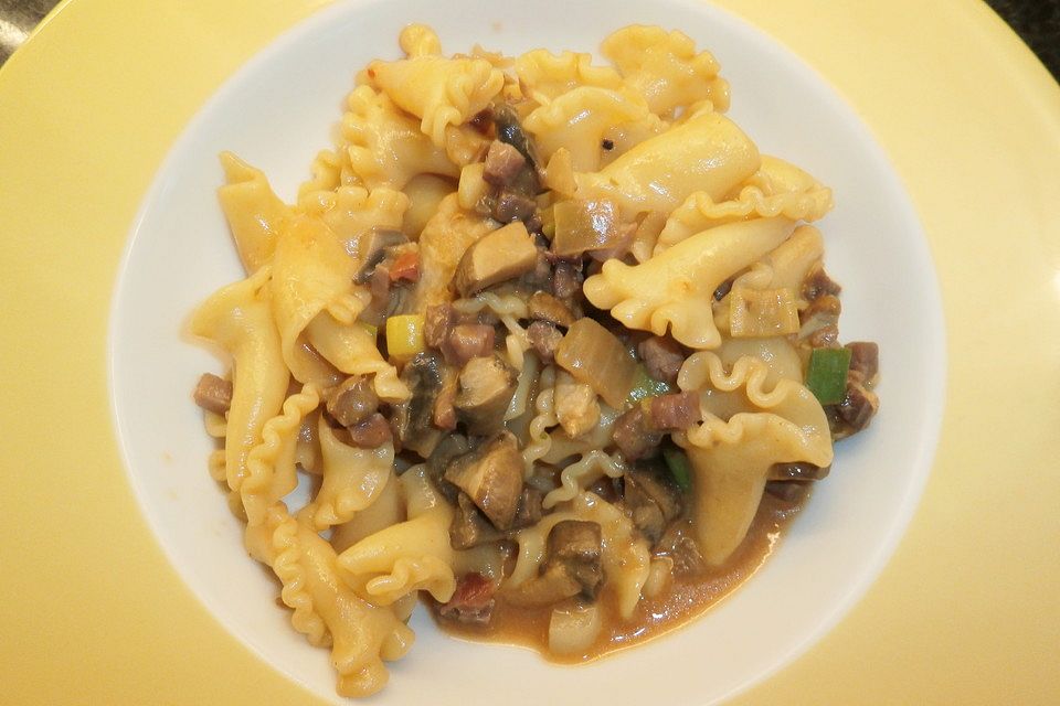 Tagliatelle mit Hähnchen und Pilzen