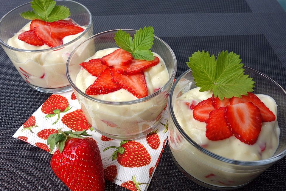 Erdbeer-Pudding-Quark-Dessert