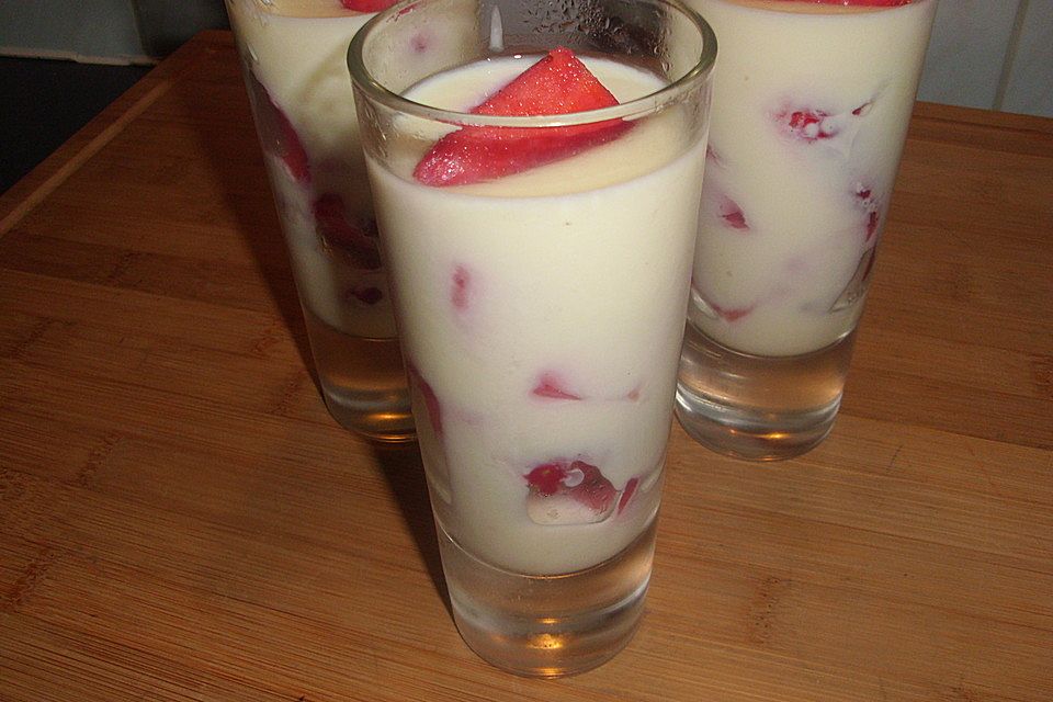 Erdbeer-Pudding-Quark-Dessert