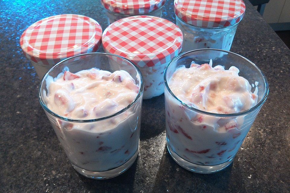 Erdbeer-Pudding-Quark-Dessert