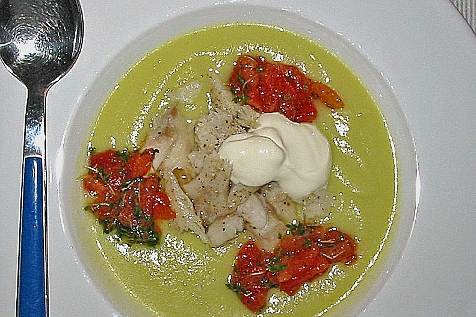 Festliches Kartoffelsüppchen mit Zander und Tomaten - Kresse Kompott