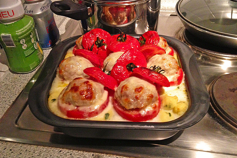 Gefüllte Tomaten mit Kartoffelpüree und Hack