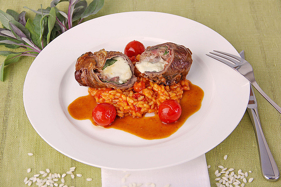 Involtini vom Entrecôte mit Tomatenrisotto