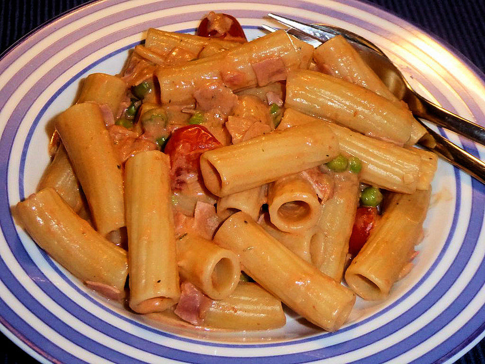 Nudeln in Schinken-Erbsen-Sauce von calagoesla| Chefkoch