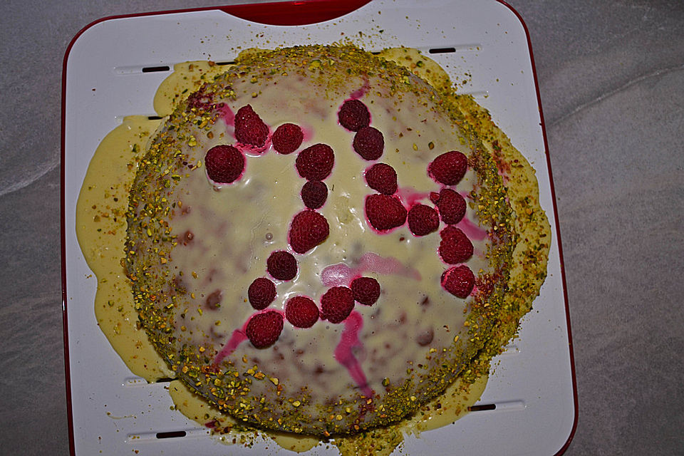 Inibinis weiße Himbeer-Pistazien-Torte