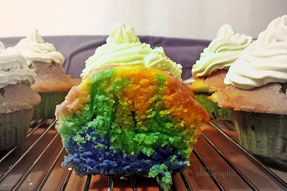 Summer-Rainbow-Cupcakes