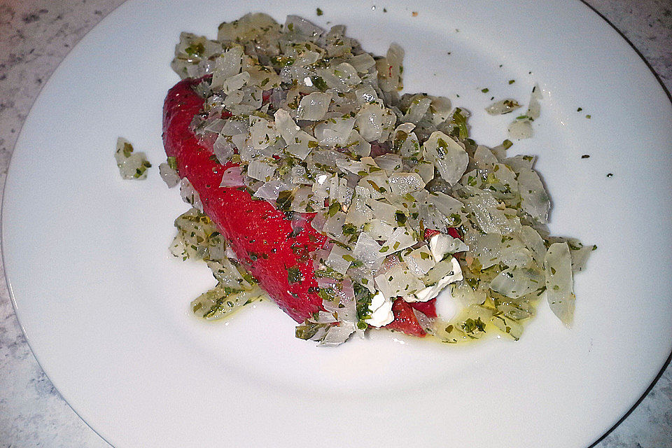 Eingelegte Paprika gefüllt mit Feta