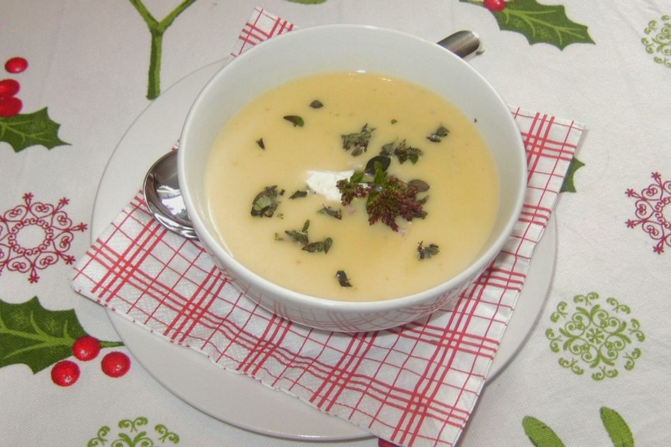 Kartoffelcremesuppe mit Majoran