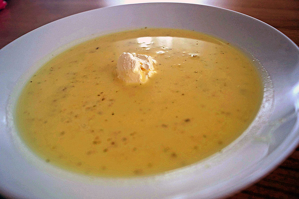 Kartoffelcremesuppe mit Majoran