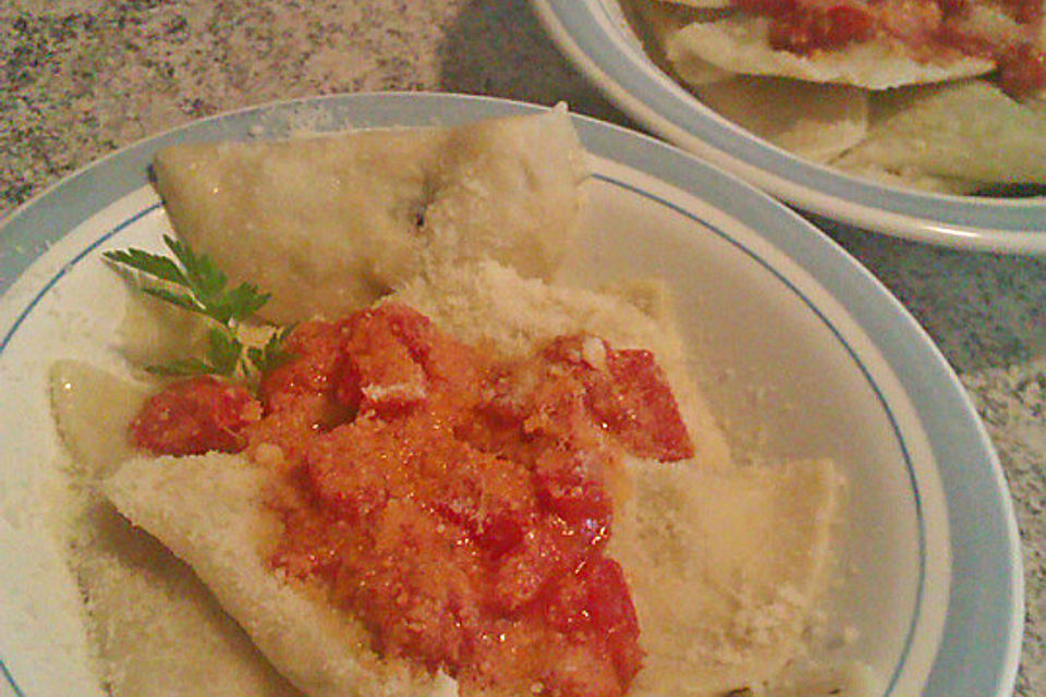 Ravioli mit Champignon-Speck-Frischkäse-Füllung