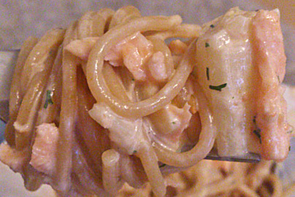 Vollkornspaghetti mit Spargel und Räucherlachs