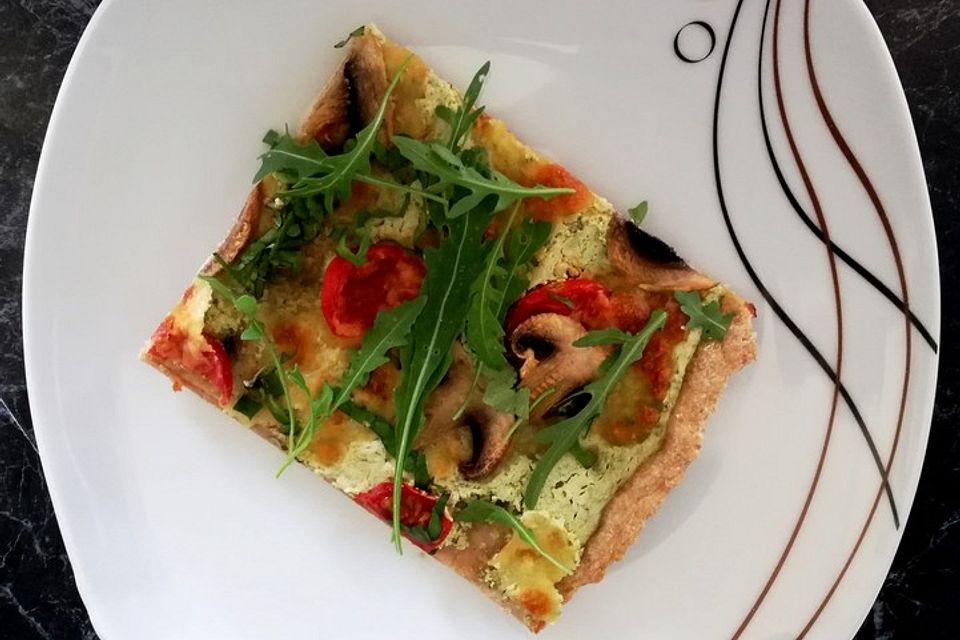 Flammkuchen mit Rucola, Pesto, Cherrytomaten und Mozzarella