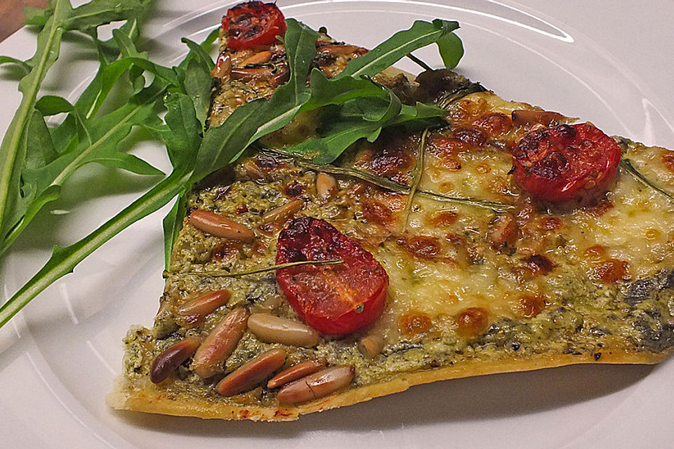 Flammkuchen mit Rucola, Pesto, Cherrytomaten und Mozzarella