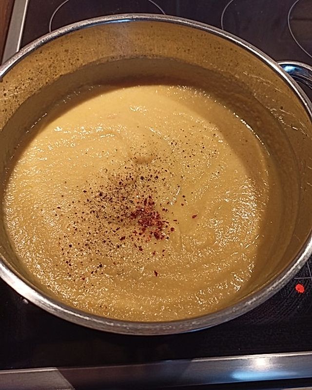 Würzige Karotten–Blumenkohl–Curry–Suppe