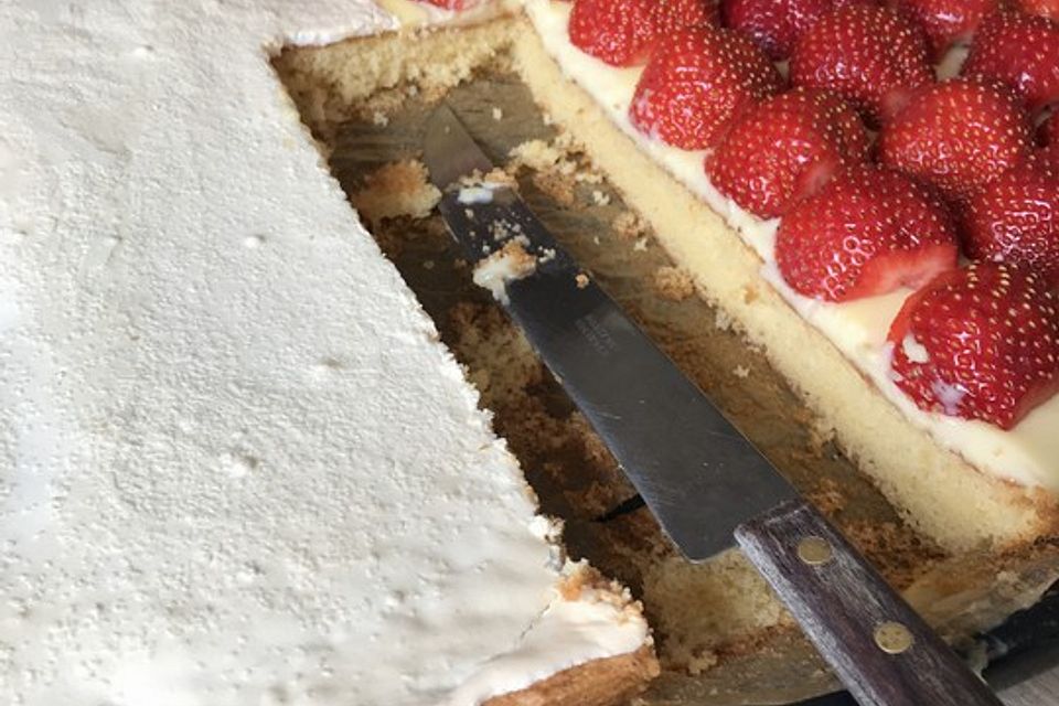 Glutenfreier Erdbeer-Bananen-Kuchen