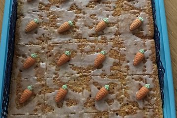 Karottenkuchen vom Blech mit Zitronenguss