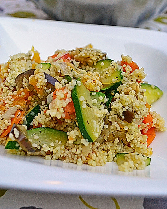 Gemüse-Couscous Salat