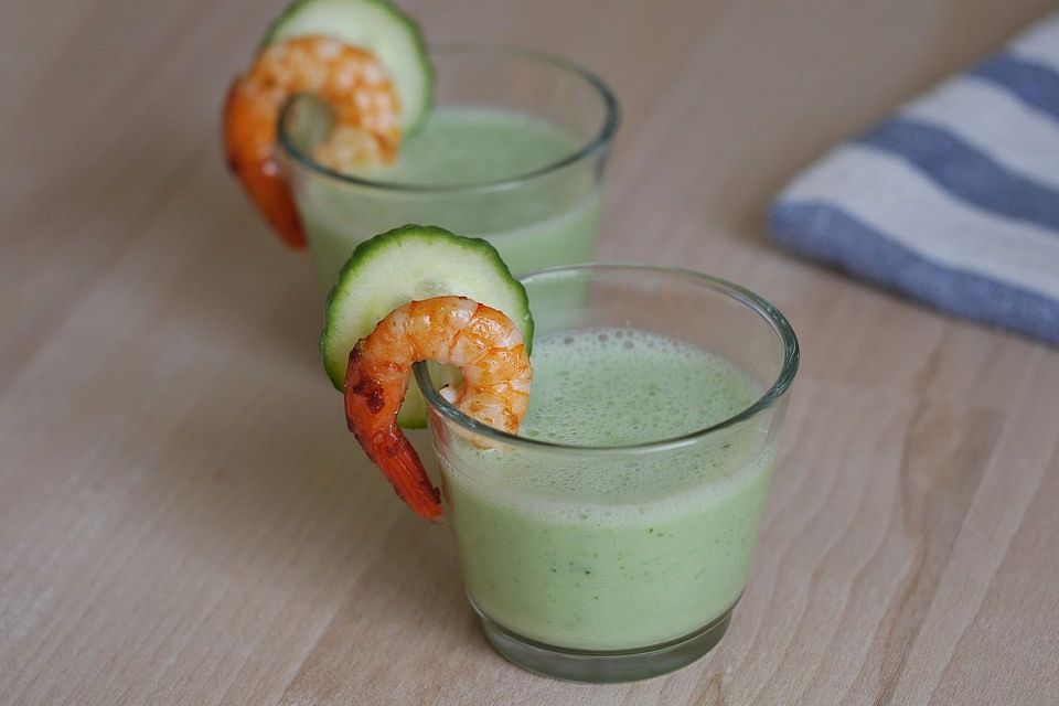 Gurken-Wasabi Shooter  mit Ingwer-Garnelen