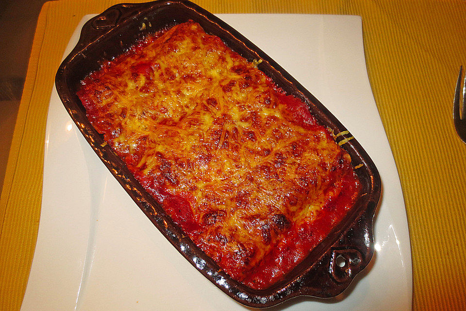 Käse-Brokkoli Cannelloni in Tomatensauce