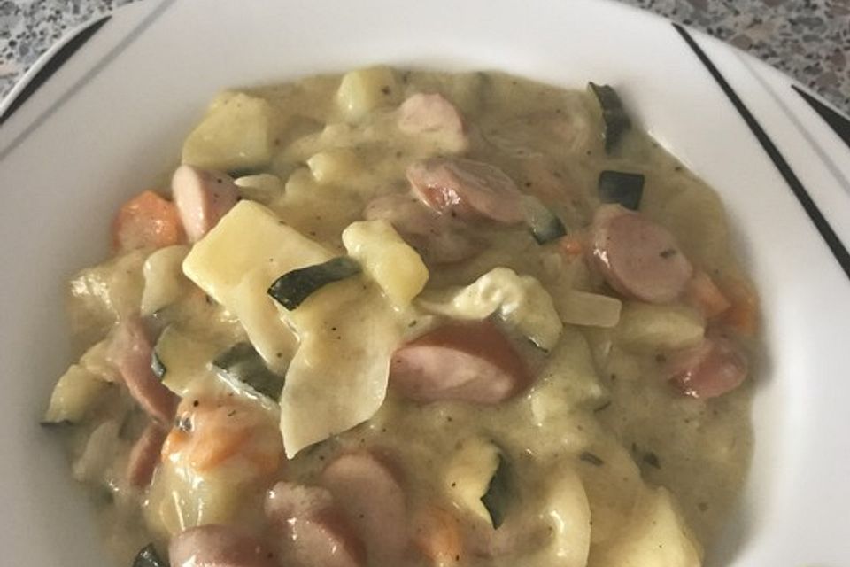 Zucchiniragout mit Würstchen à la Anne