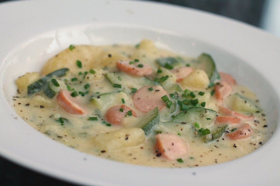 Zucchiniragout mit Würstchen à la Anne