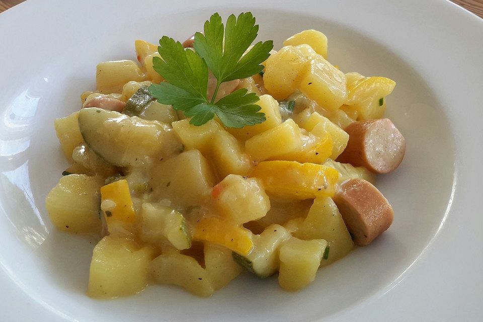 Zucchiniragout mit Würstchen à la Anne