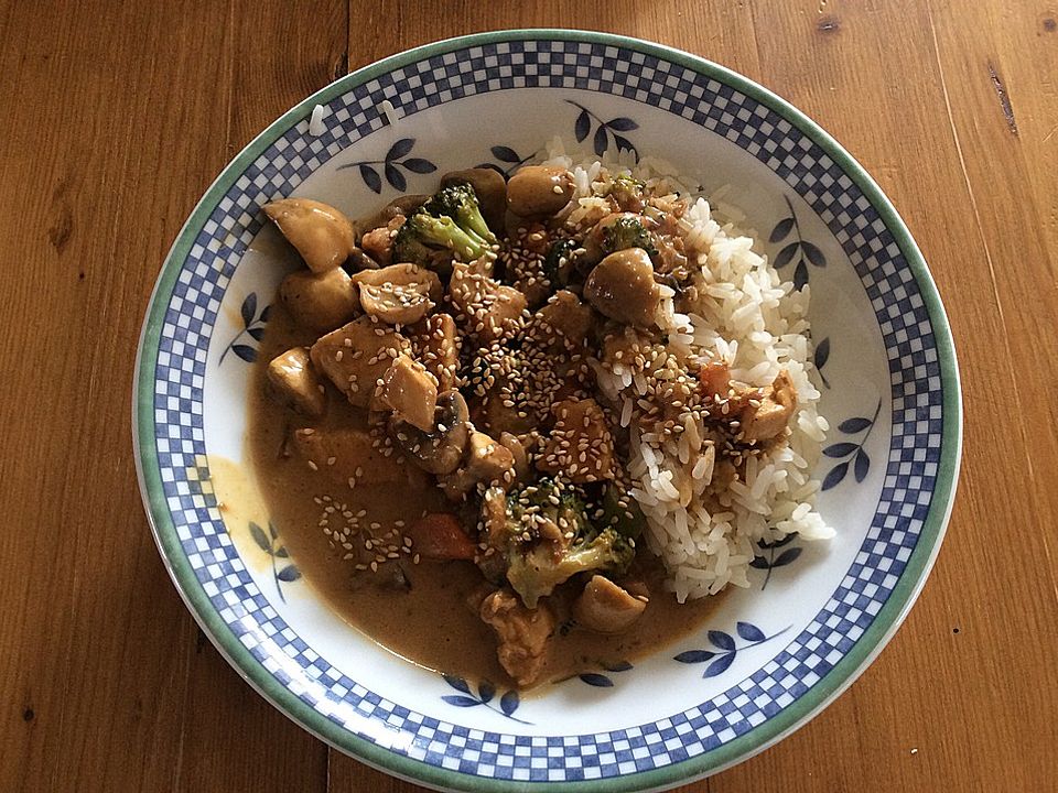 Tofu-Gemüse-Curry mit Erdnusssoße und Reis von sophie_berlin| Chefkoch
