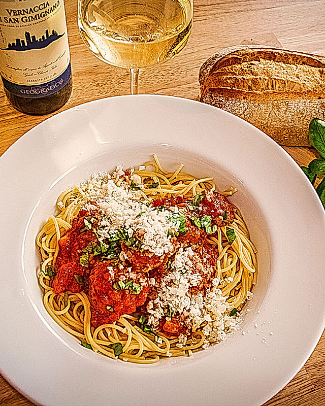 Spaghetti "Little Italy" mit Fleischbällchen in Tomatensauce